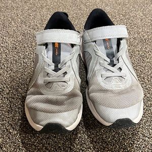 Nike sneakers Size 3-barely worn